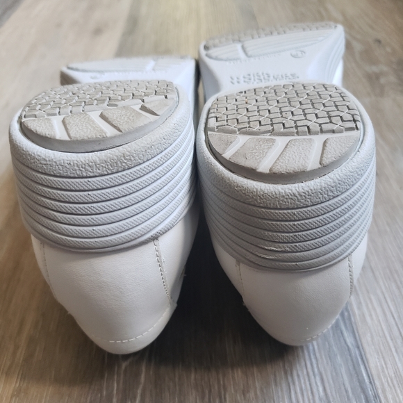 Work Wonders by Dansko Women's Coral Clog - Picture 12 of 14